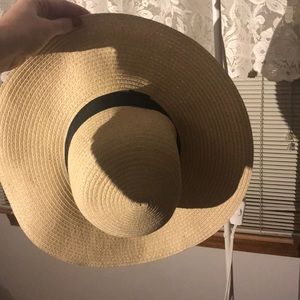 Floppy sun hat